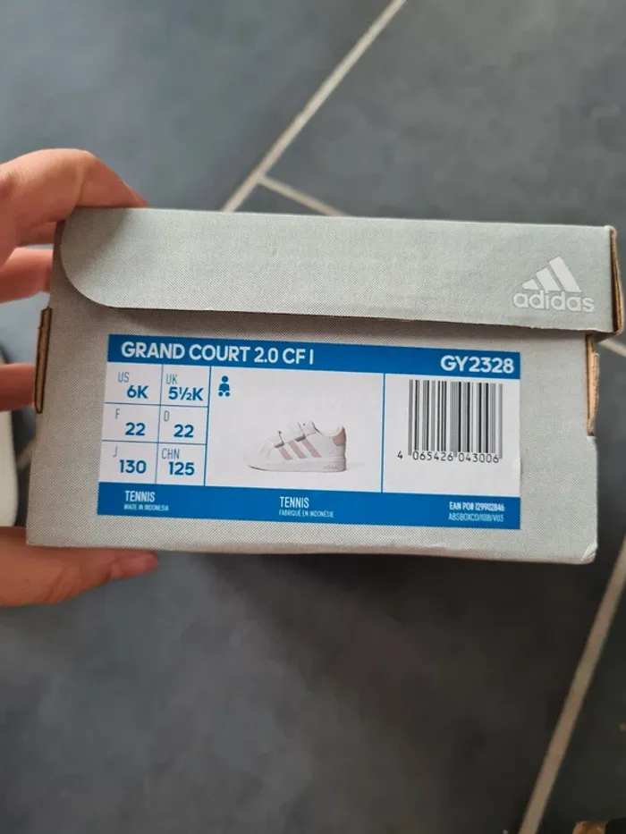 Baskets Adidas Taille 22 - photo numéro 8