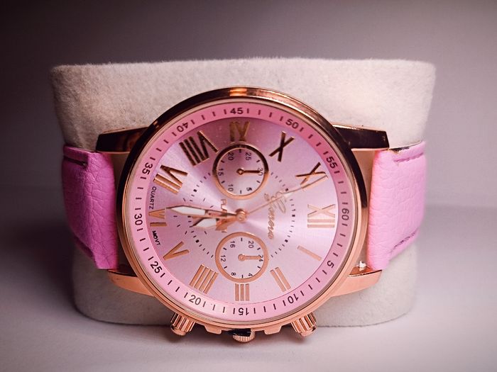 Montre neuve pour femme - photo numéro 2