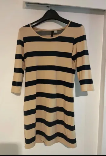 T-shirt rayé beige et noir –Divided by H&M – Taille S