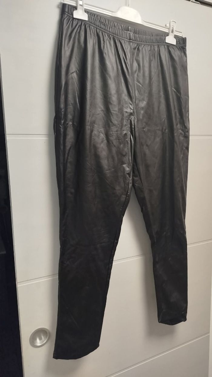 Legging simili cuir noir - photo numéro 3