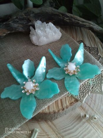 Boucles d'oreilles fleurs bleues pierres de lune