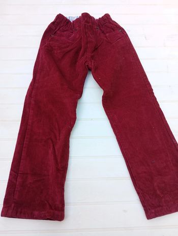 Pantalon en velours rouge de marque acanthe et taille 4 ans.