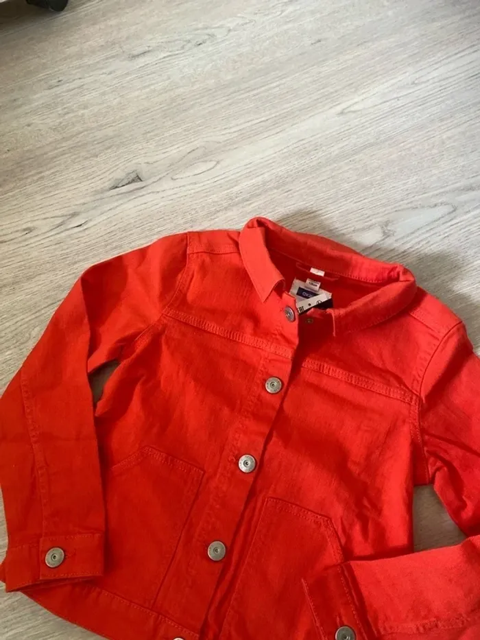 Veste en jean rouge corail Okaidi Okaïdi taille 8 ans Neuf - photo numéro 4