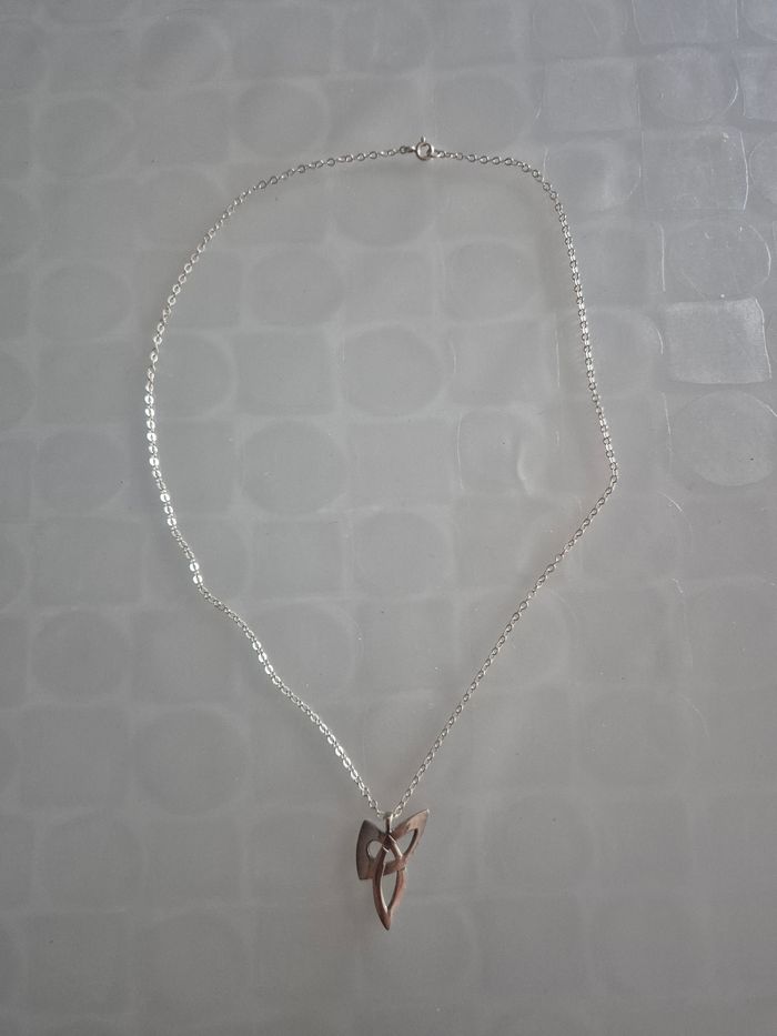 Chaîne avec pendentif fantaisie,  TBE 📿 - photo numéro 2