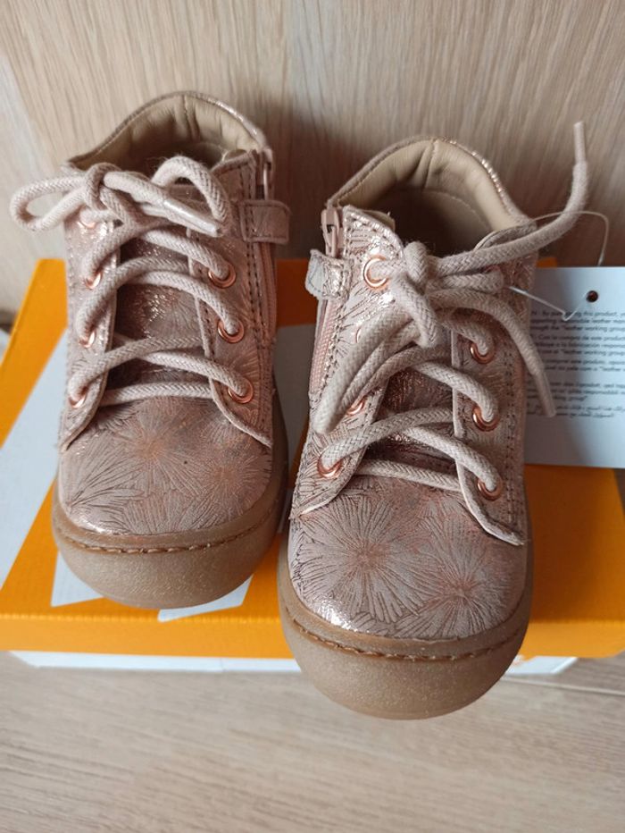 Chaussures fille pointure 22 neuve - photo numéro 2
