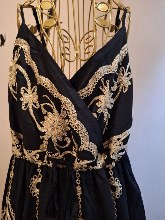 Robe longue noire brodée - photo numéro 2