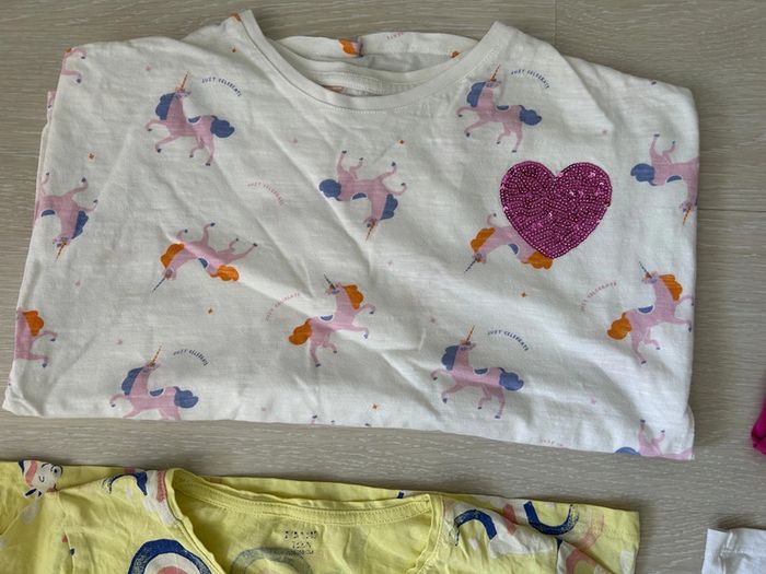 Lot 4 tee-shirts fille 12 ans Kiabi motif licorne - photo numéro 2