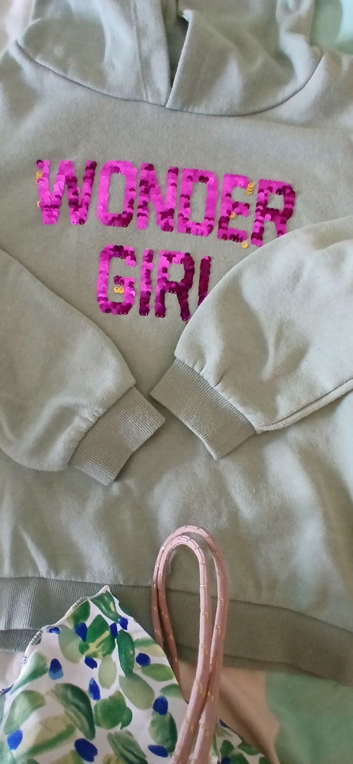 Pull à capuche sequins 2 couleurs - photo numéro 4