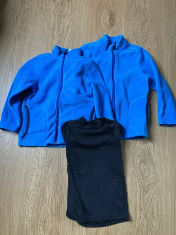 Lot 2 polaires ski taille 5 ans et t-shirt thermique 5 ans