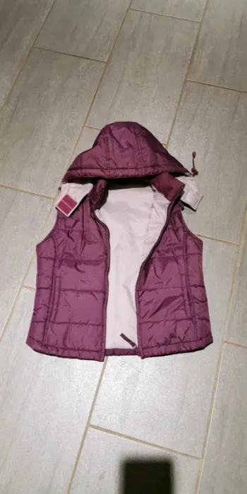 Doudoune violette sans manches capuche amovible T1 MIM
