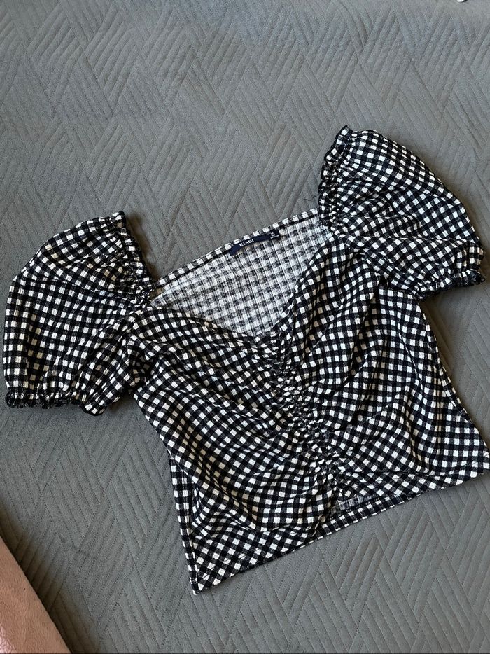 Top Kiabi noir et blanc manche bouffante taille M - photo numéro 5