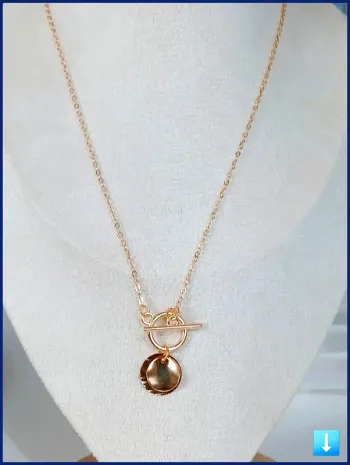 Collier doré pendentif anneau  tendance chic été