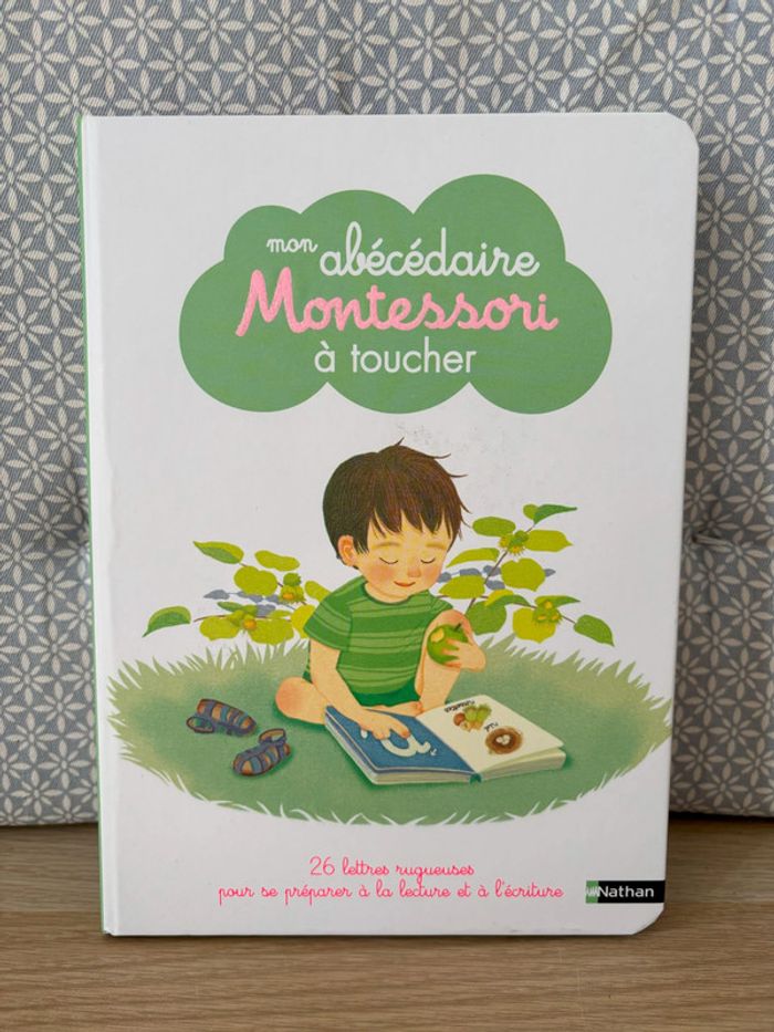 Livre d'Apprentissage de la Lecture "Mon Abécédaire Montessori à Toucher"