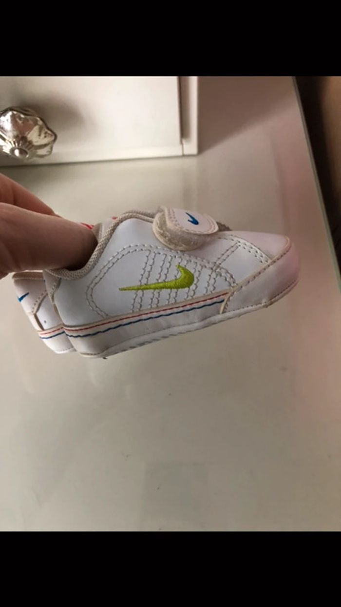 Basket Nike bébé taille 16 - photo numéro 2