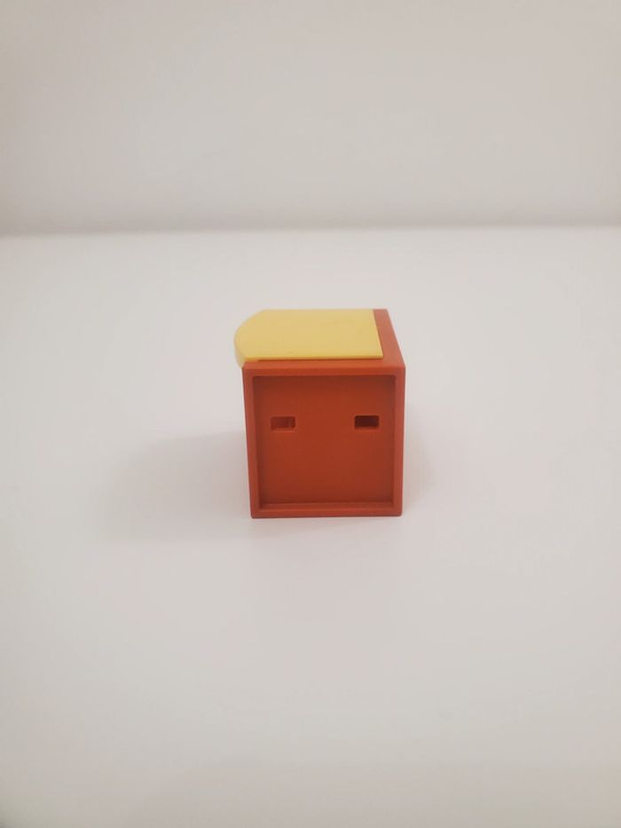 Playmobil Meuble chambre enfant, Un  bureau Marron et jaune très bon état - photo numéro 4