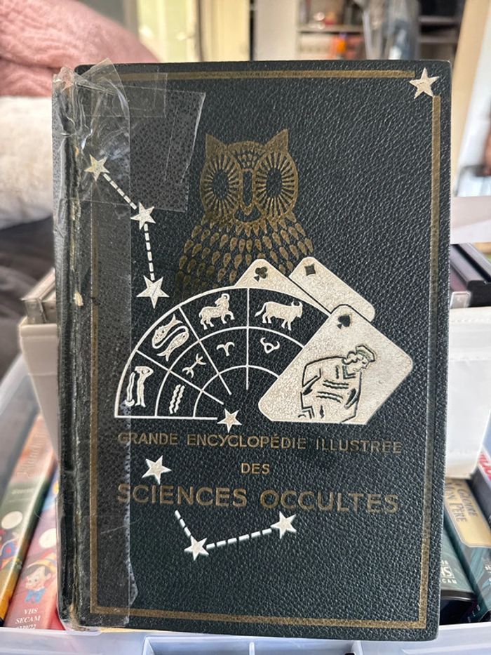 Tome un de la grande encyclopédie illustrée des sciences occultes