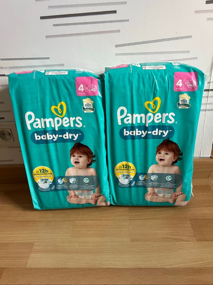 Couche Pampers Baby-dry taille 4 9-14kg 43 couches Neuf
