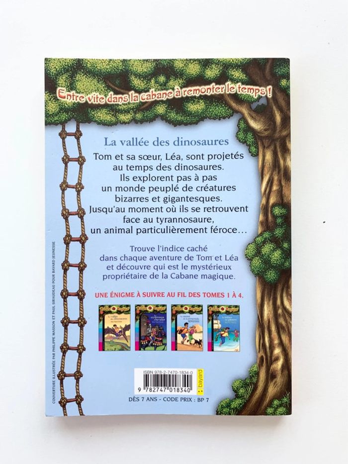 Livre La cabane magique Tome 1 : la vallée des dinosaures - photo numéro 2