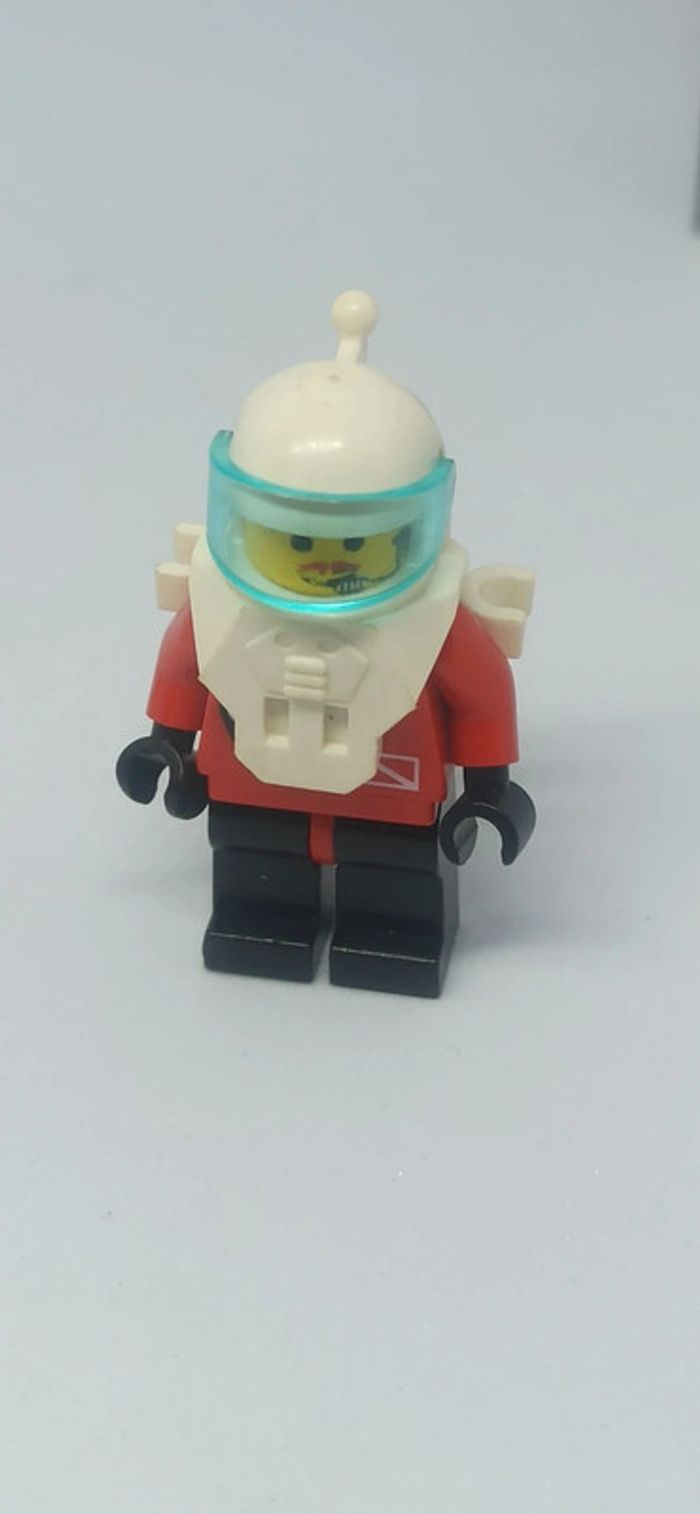 Figurine homme habits de plongeur et casque lego - photo numéro 2