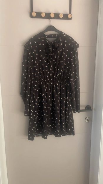 Robe courte SHEIN – Taille L – Noire à petits motifs fleuris
