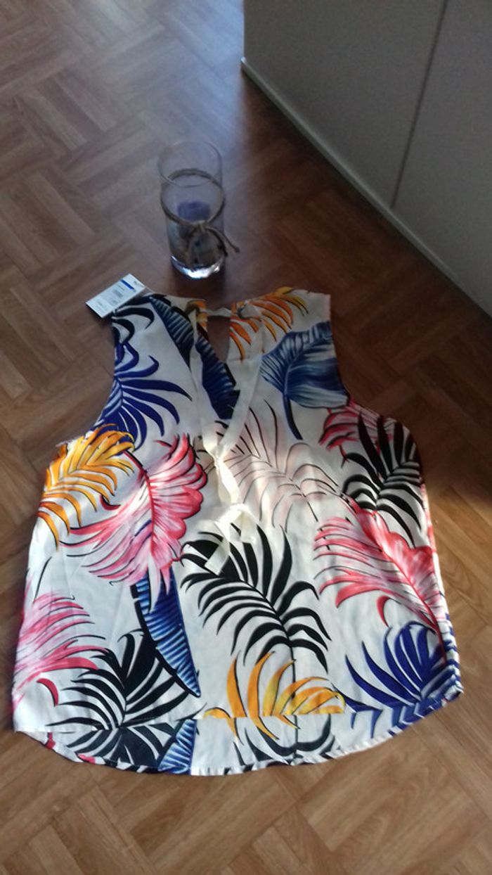 Top fleurie neuf - photo numéro 3