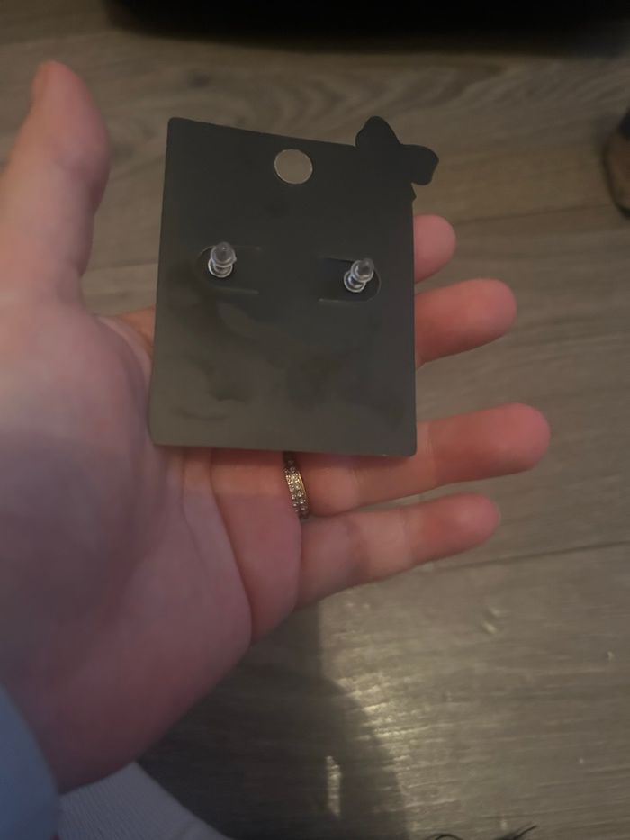 Boucles d’oreilles pour NEUVES avec étiquette femme en forme de cœurs 🤍 couleur blanc nacré - photo numéro 6