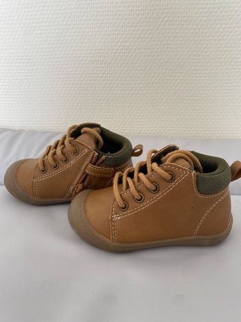 Première chaussure de marche 