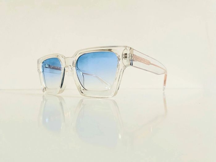 Lunette de soleil mixte transparente verres bleus dégradés UV protection catégorie 1 - photo numéro 3