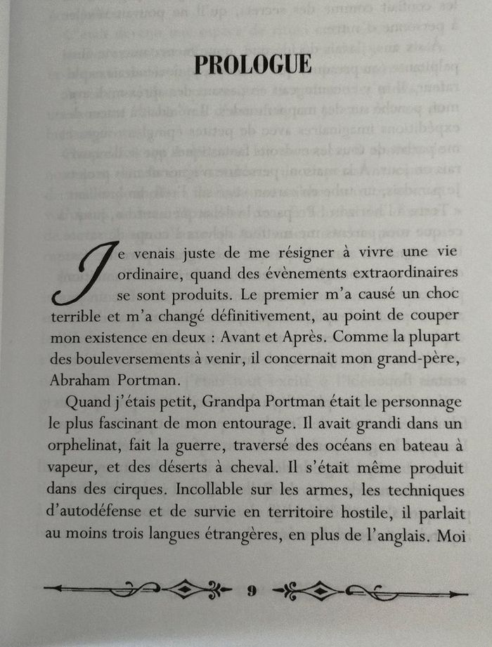 Livre Miss Peregrine et les enfants particuliers - Ransom Riggs - photo numéro 3