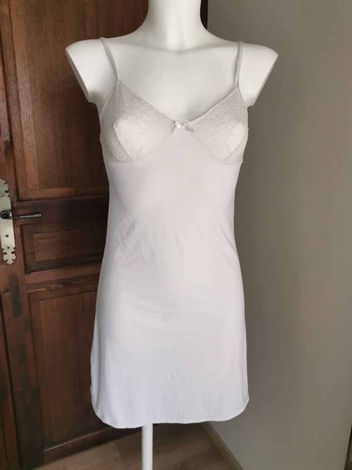 Nuisette couleur ivoire dentelle devant taille S