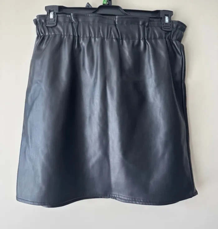 👗Jupe -effet similicuir - taille L - neuf sans étiquette - photo numéro 3