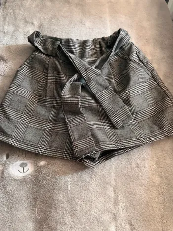 Short fille