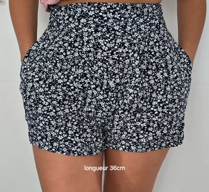 Short fleurie taille haute
