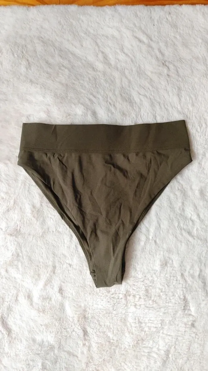 Bas de maillot de bain vert bouteille militaire échancré V