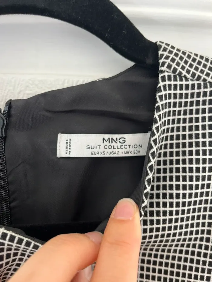 Robe noire et blanche Mango - photo numéro 3