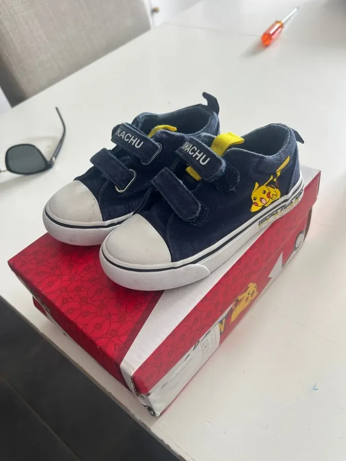 Basket en toile pikachu