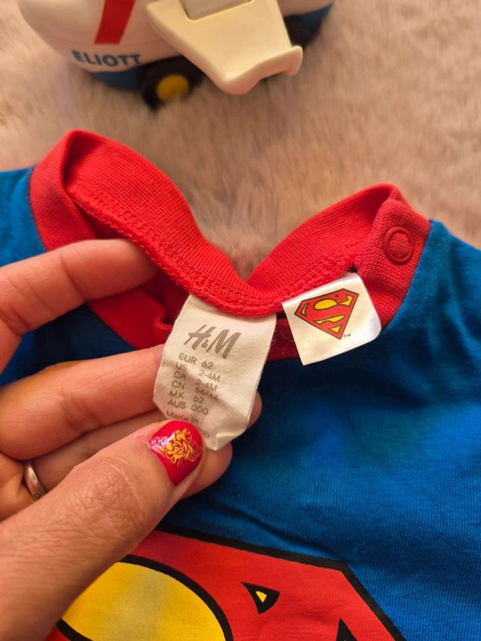 Combinaison  ete superman 3 mois - photo numéro 4