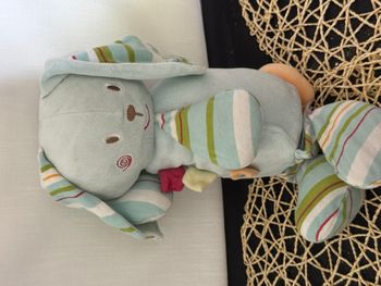 Doudou  lapin bleu rayé vert rouge SUCRE D'ORGE