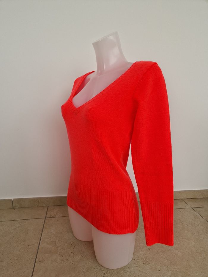 Pull rose vif col v, Jennyfer - photo numéro 2