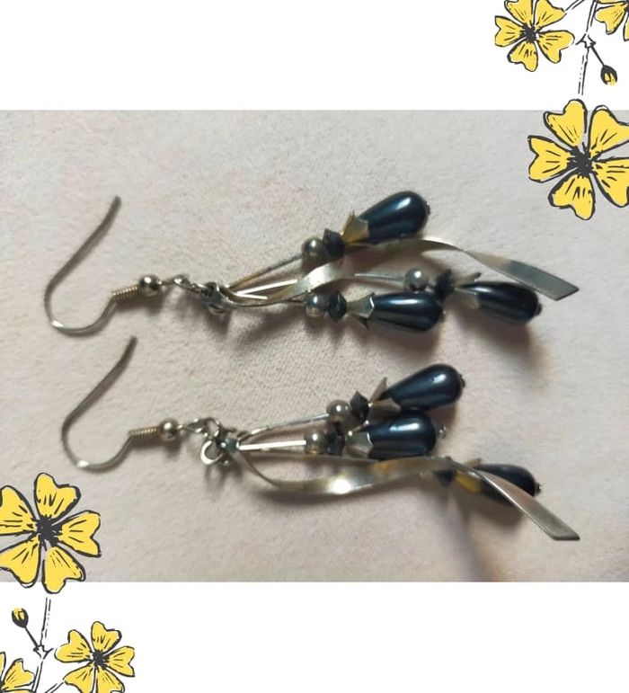 Boucles d’oreilles longues argentées & perles noires vintage - photo numéro 4