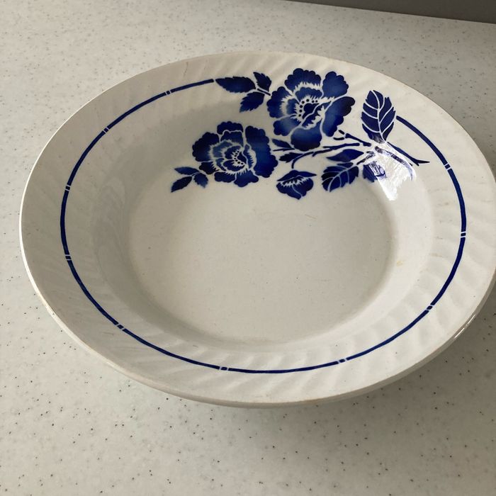 Ancien plat 27 x 4 cm fleurs bleues St Armand n3632