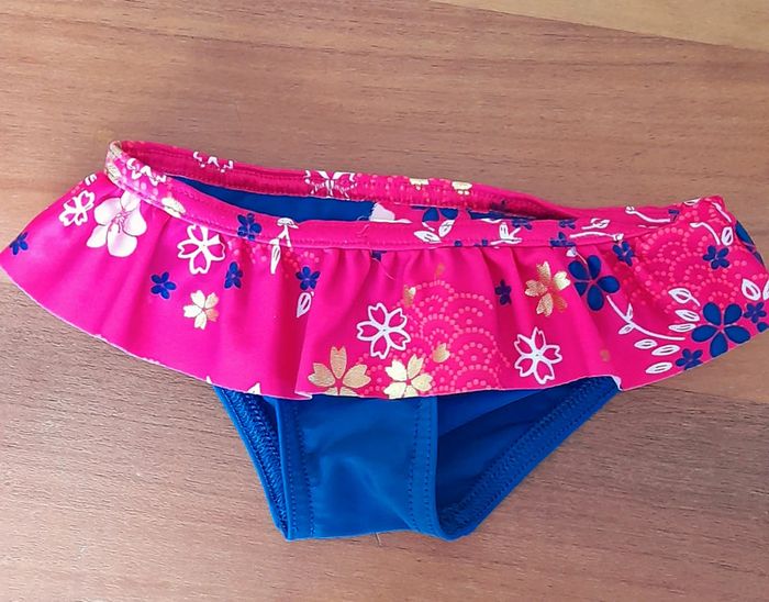 T-shirt de bain,maillot de bain et Capeline. - photo numéro 2