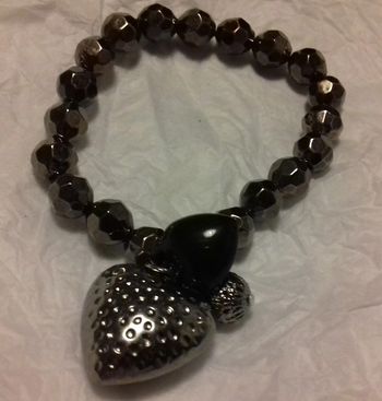 Bracelet cœur fantaisie. Neuf.
