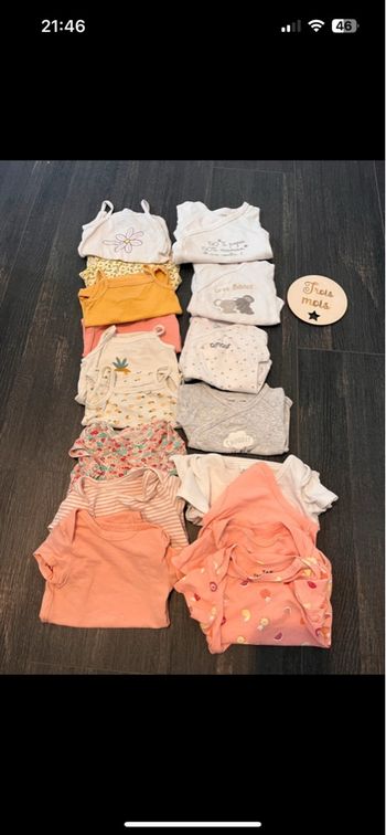 Lot bodys fille 3 mois