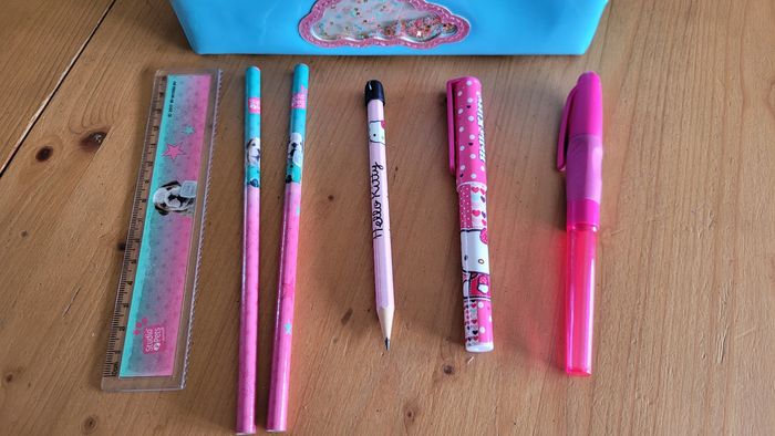 Trousse + stylos - photo numéro 2