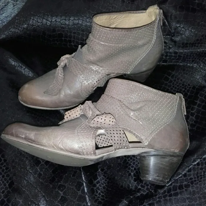 Bottines d'été ouvertes en cuir petit talon 39