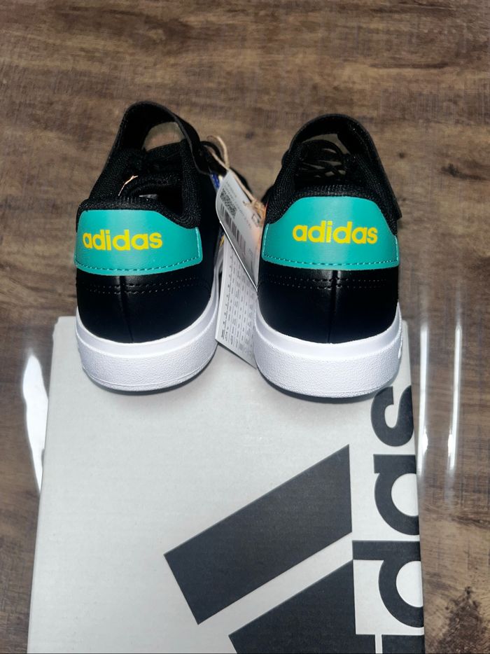 Baskets adidas neuf - photo numéro 3