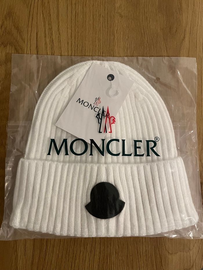 Bonnet Moncler blanc neuf - photo numéro 2