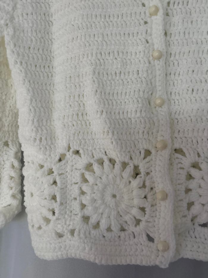 Gilet veste femme ou fille neuf blanc en laine fait main - photo numéro 2