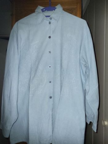 chemise  délavé clair t 42 avec broderies
